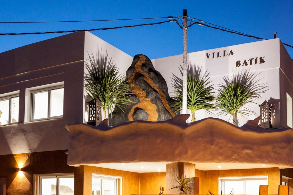 Vista Roses Mar - Villas Batik Exterior foto