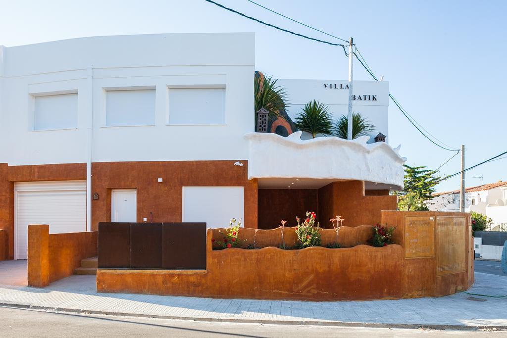 Vista Roses Mar - Villas Batik Exterior foto